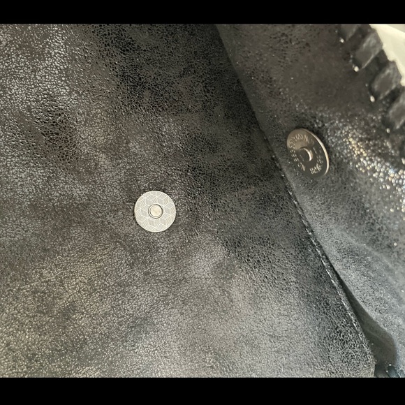 Stunning Chain-Trimmed Crossbody Bag in Grey - Picture 6 of 9